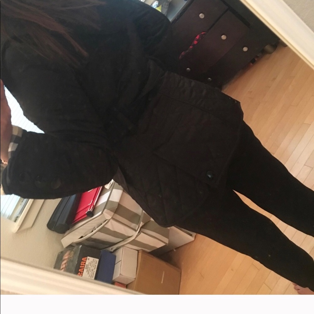 Burberry Quilted Black Jacket with Belt - Picture 6 of 6